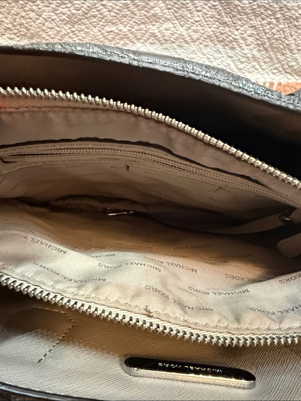 Michael Kors Mercer Medium Metallic Snake-Embossed-Leather Crossbody Bag Silver - Picture 5 of 6